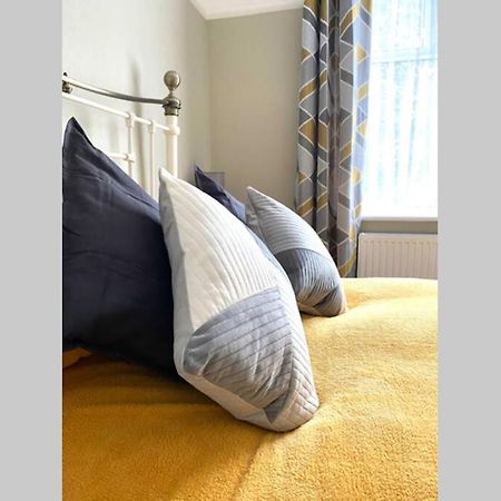 Spacious 2 Bed Apt Sleeps 4 Near Bournemouth Beach エクステリア 写真