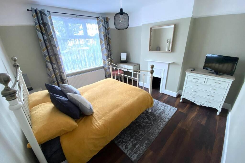 Spacious 2 Bed Apt Sleeps 4 Near Bournemouth Beach エクステリア 写真