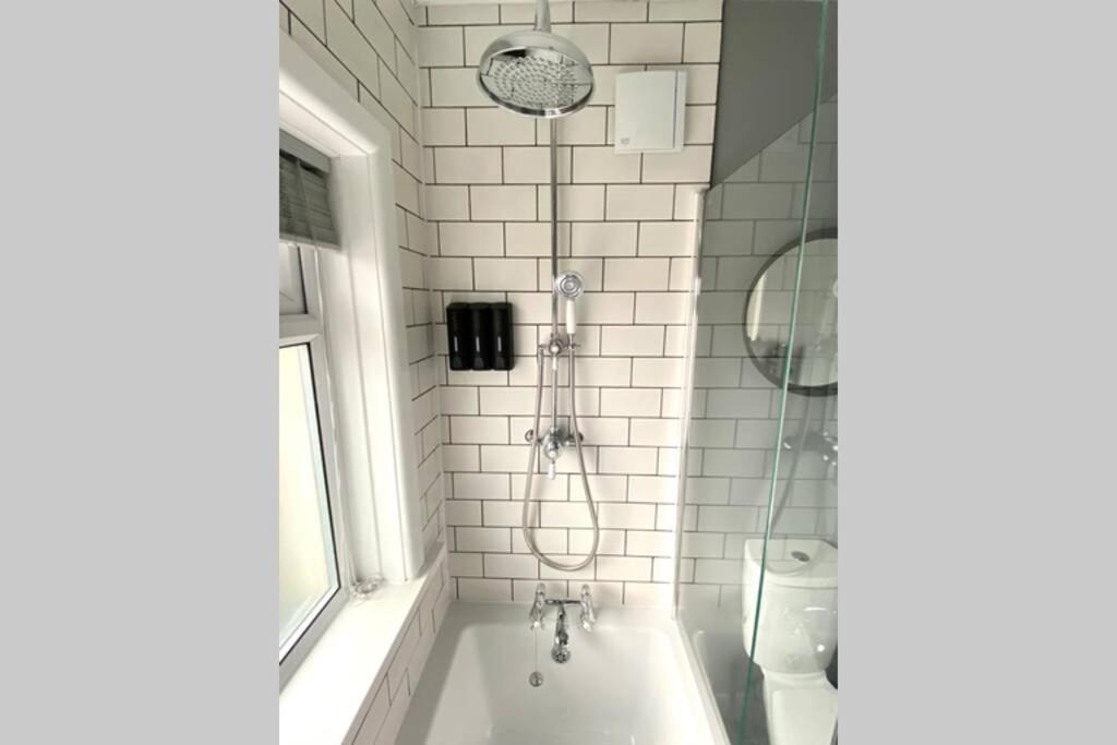 Spacious 2 Bed Apt Sleeps 4 Near Bournemouth Beach エクステリア 写真