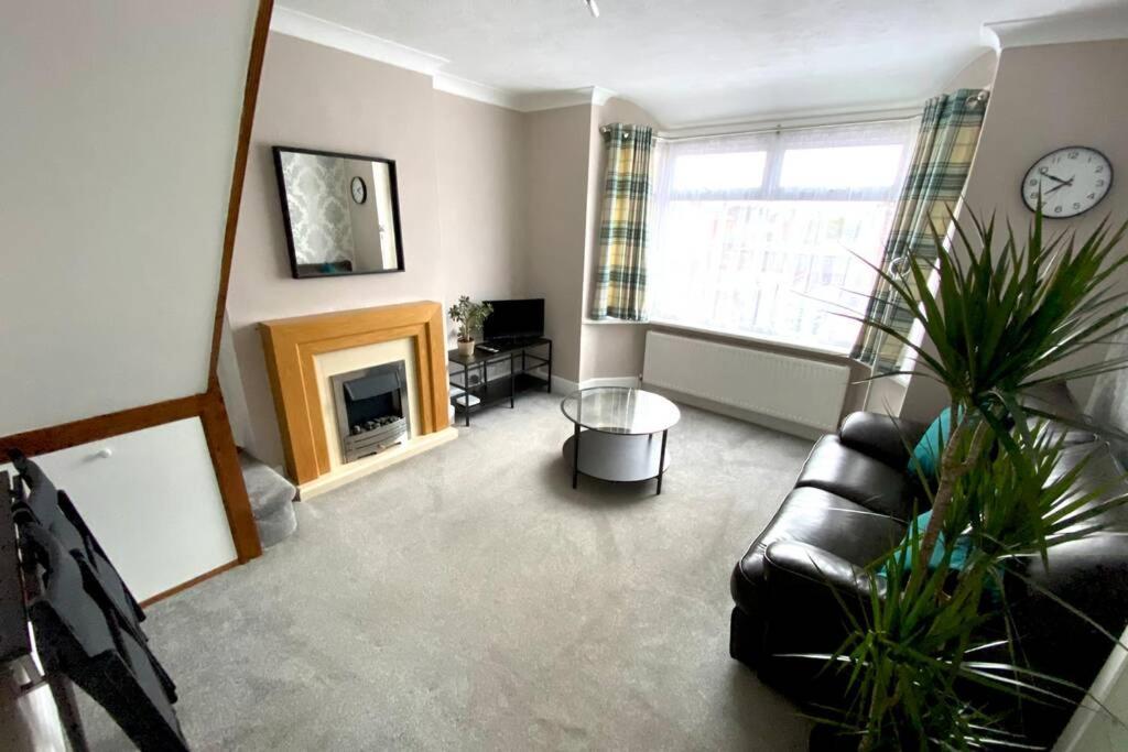 Spacious 2 Bed Apt Sleeps 4 Near Bournemouth Beach エクステリア 写真