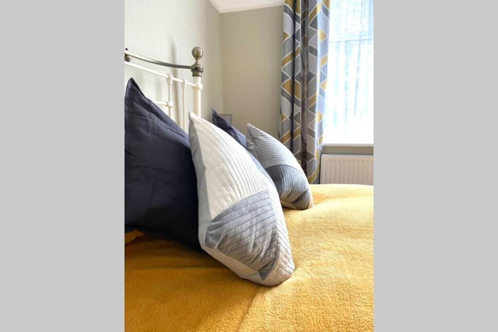 Spacious 2 Bed Apt Sleeps 4 Near Bournemouth Beach エクステリア 写真