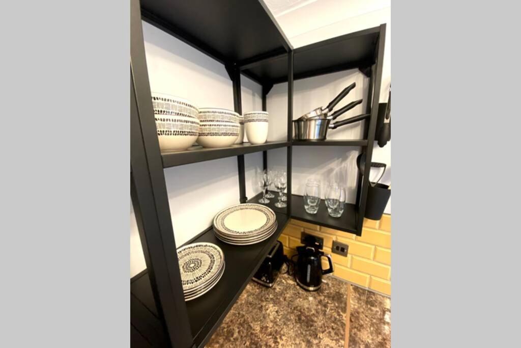 Spacious 2 Bed Apt Sleeps 4 Near Bournemouth Beach エクステリア 写真