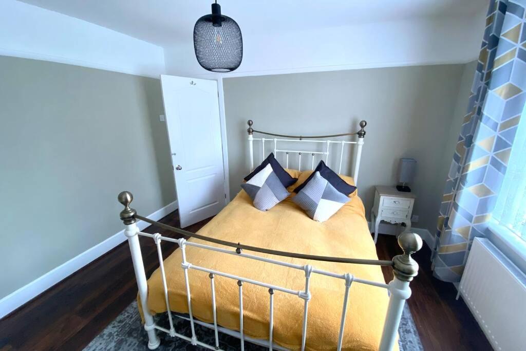 Spacious 2 Bed Apt Sleeps 4 Near Bournemouth Beach エクステリア 写真