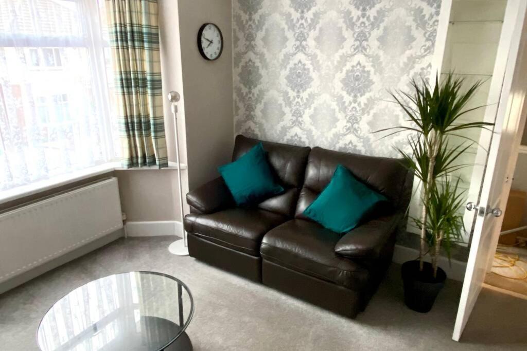 Spacious 2 Bed Apt Sleeps 4 Near Bournemouth Beach エクステリア 写真