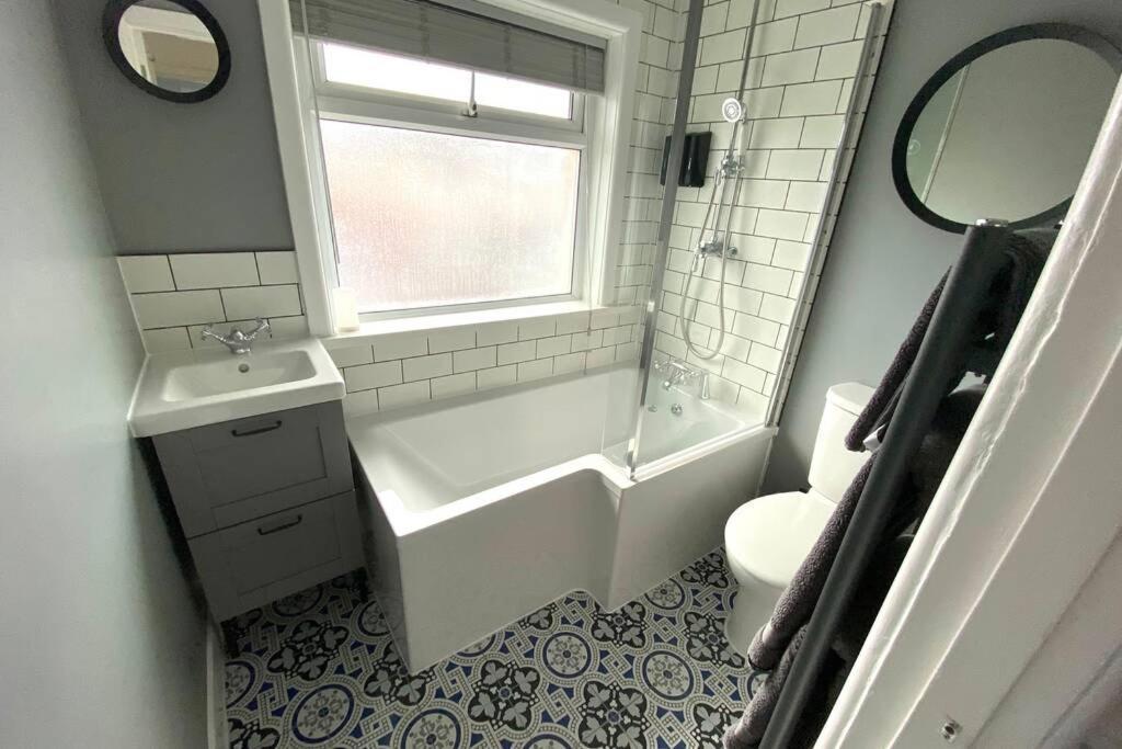 Spacious 2 Bed Apt Sleeps 4 Near Bournemouth Beach エクステリア 写真