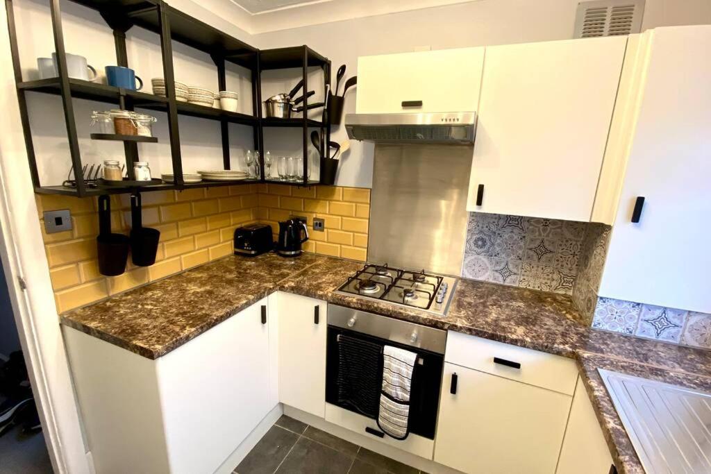 Spacious 2 Bed Apt Sleeps 4 Near Bournemouth Beach エクステリア 写真